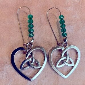♥️NWT Hand Crafted Celtic Knot Heart & emerald crystal Earrings